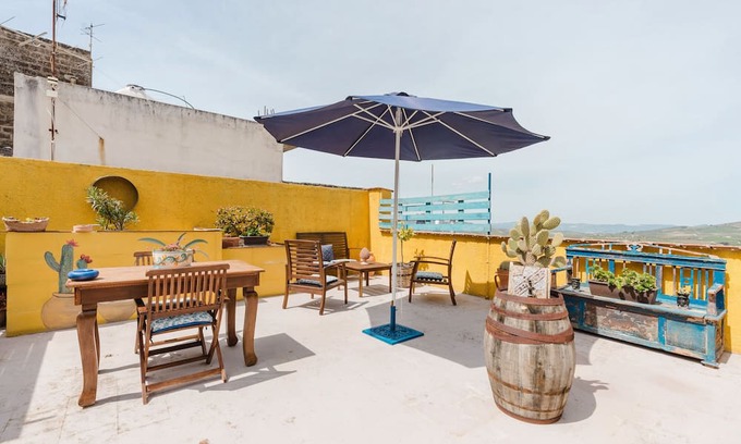 Sambuca di Sicilia Appartement | Appartement 'Ajman House' avec vue sur montagne, terrasse privée et climatisation