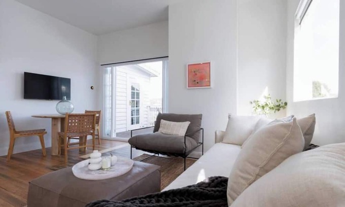East Launceston Maison | Modern Home with City Views