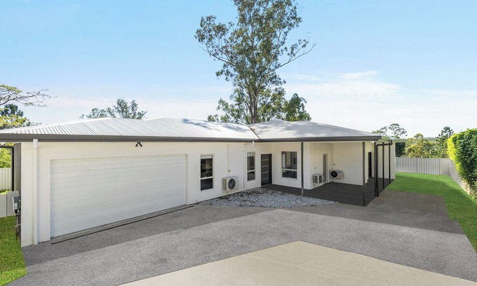 Goodna Maison | 5 Guest 3 Bed,3 Bath Free Parking, wifi, patio