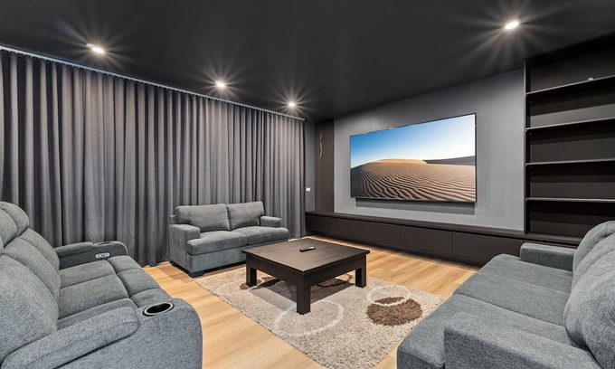 Lorne Maison | Panoramic Delight