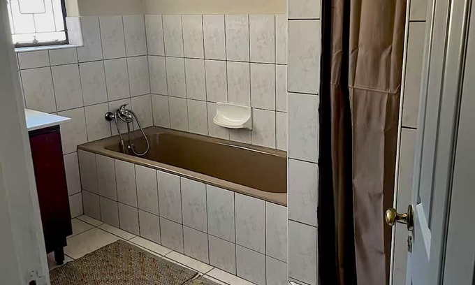 Port Elizabeth Maison | Charming 4-bedroom house with AC, WiFi in superb Gqeberha