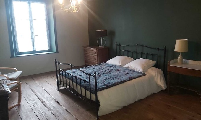Monthureux-sur-Saone Lit Et Petit-Déjeuner | Chambre d'hôtes des Marchands dans un ancien petit hôtel de village de 1934