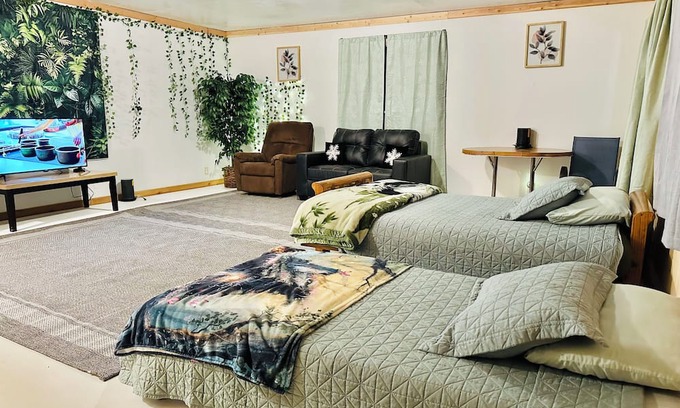 Cottonwood Appartement | #2 Relaxing Rustic Retreat studio on 21 acres in Cottonwood WiFi, AC, Yoga room