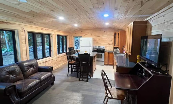 Rumford Maison | Charming 1-bedroom house with WiFi, Fireplace, Wooded Walking Trails