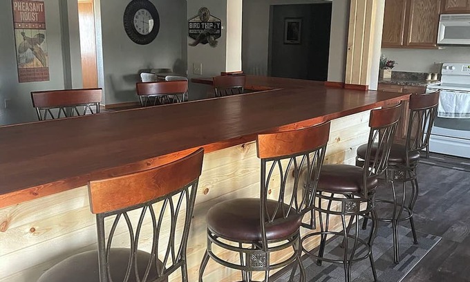 Lynch Maison | Spacious 5-bedroom house with WiFi, AC in charming Lynch