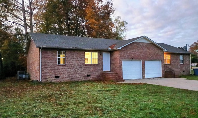 Manchester Maison | 2-bedroom house in lovely Manchester TN; Easy Access to Bonnaroo Festival 2025