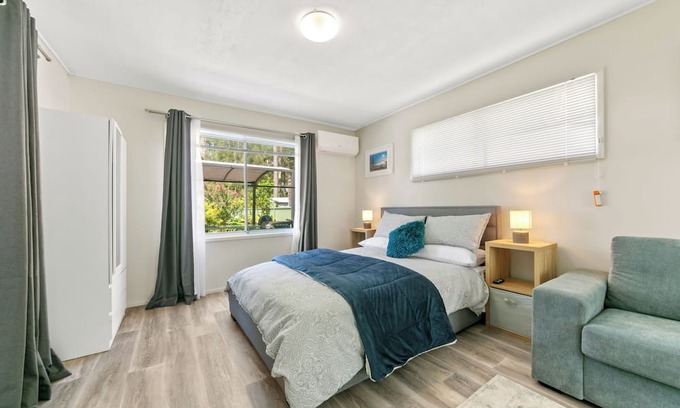 Central Coast Appartement | Lake Front 1BR Apt Pet Friendly, near The Entrance, Nora Head and Soldiers Beach