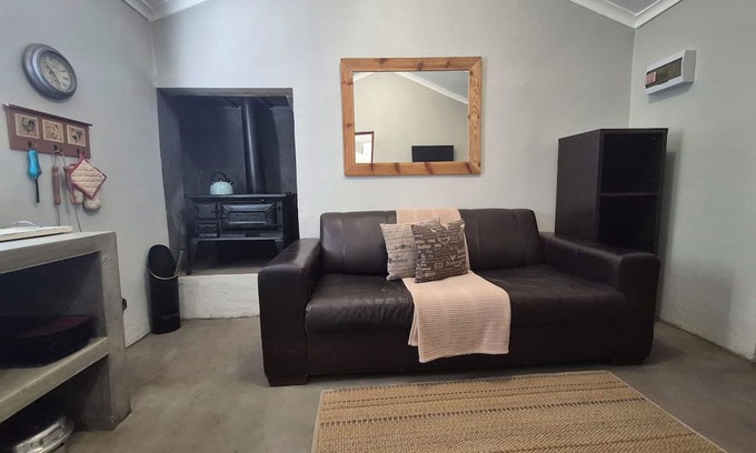 Karoo Hoogland Chalet De Ski | Charming chalet in marvelous Fraserburg with WiFi, AC