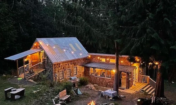 Brinnon Maison | A perfect escape in the woods on the Hood Canal! Cabin, treehouse, camp sites!