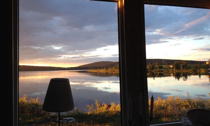 Skaulo Cabine | Lakeside cottage with magnificent views, in the middle of nature, and chance of northern lights.