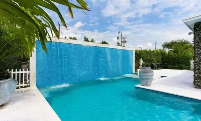 Southside Maison | Brand-New Listing – Be Among the First to Stay in the Heart of SoSo! Sleeps 6