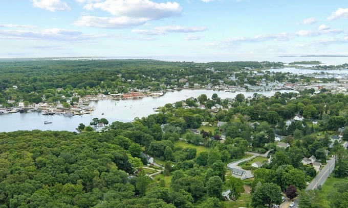 West Mystic Maison | Cozy 1-bedroom house within walking distance to Downtown Mystic!