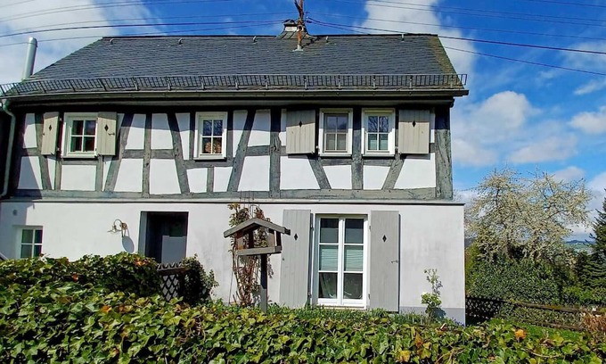 Molsberg Maison | Historic half-timbered house on the edge of the forest with distant views. Quietly situated near Limburg.