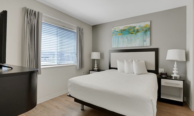 Far North Central Appartement | Simplicity At the Rim 1308 I Comfy 2 Bed 2 Bath