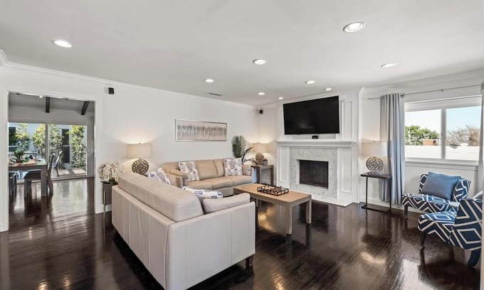 Rancho Palos Verdes Maison | Luxurious 6BR Retreat in Palos Verdes - Main House and a Premier Back House