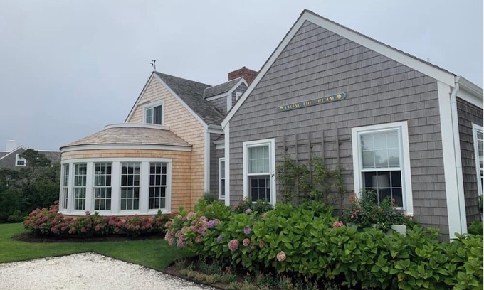 Nantucket Maison | Luxurious 7-bedroom house with stunning views and infinity pool