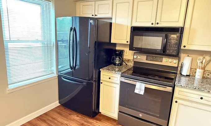 Perry Hall Maison | Stay a While - Stylish & Comfortable 2 Bedroom 1.5 Bath Near White Marsh Mall