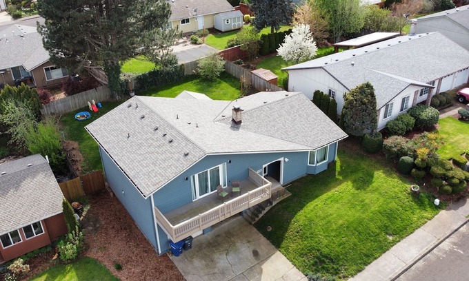 West Salem Maison | Spacious 4BR home w/ hot tub near Salem wineries & family fun!