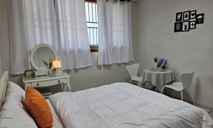 Pyeongtaek Maison | Anjeongri Gate 3 minutes away 2 rooms (Q,Q) Private house long-term 40%