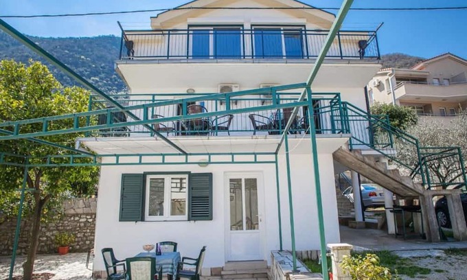 Kotor Municipality Appartement | Charming Seaside Escape in Kotor - One Bedroom Apartment with Garden 3