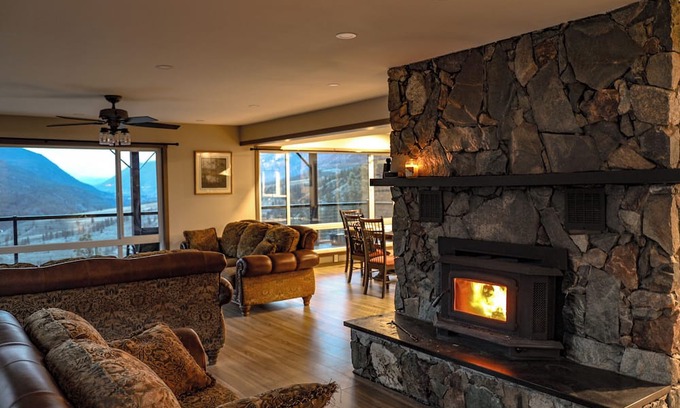 Vancouver Coast Maison | Luxury Mountain Retreat with Breathtaking Views