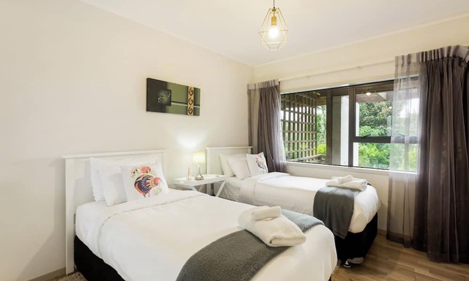 Bucklands Beach Appartement | Sea-batical Retreat.nDiscover your perfect, relaxing coastal escape.