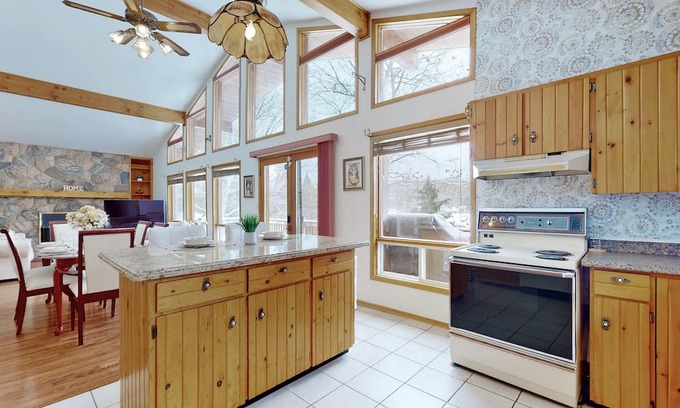 Katrine Maison | Charming lakefront cottage on Little Doe Lake in Muskoka