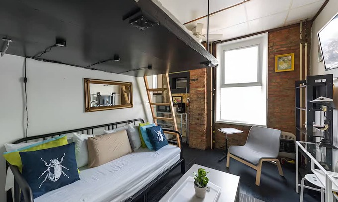 Fishtown Appartement | BUSSIN efficiency apartment in fab Fishtown Dog-Friendly, fast WiFi, AC, W/D