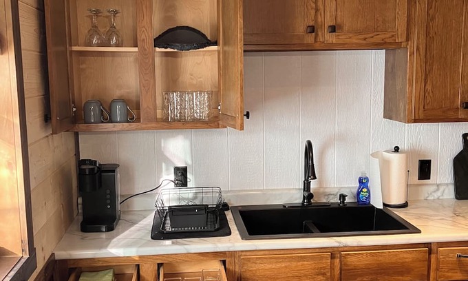 Palestine Appartement | Cozy 1-bedroom apartment in peaceful Palestine with WiFi, AC
