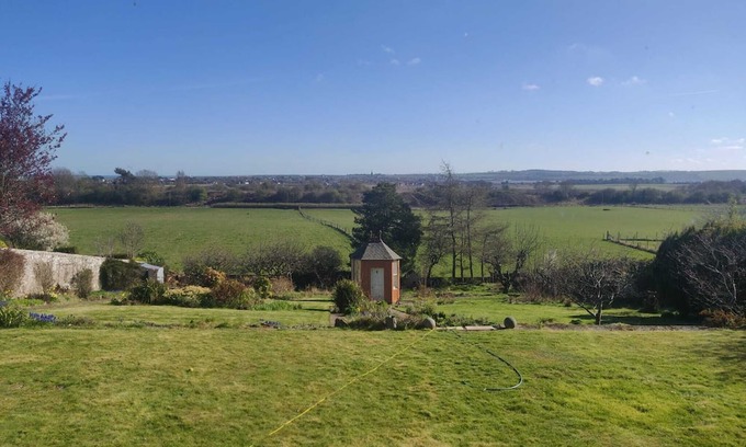 Montrose Appartement | Beautiful period property with amazing views, spacious rooms and a large garden.