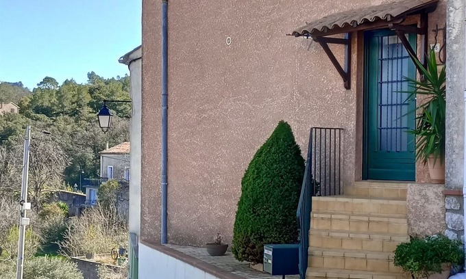 Liausson Maison | MAISON AVEC TOIT-TERRASSE AMENAGE AVEC VUE PANORAMIQUE SUR LE LAC