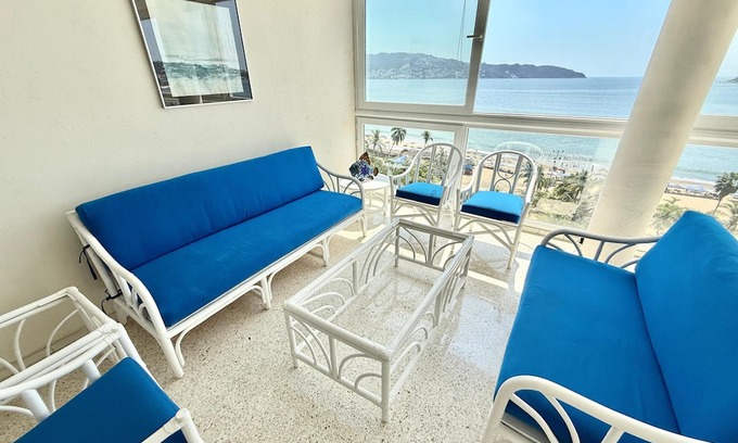 Acapulco Appartement | Centrally located apartment with spectacular view of the bay of Acapulco.