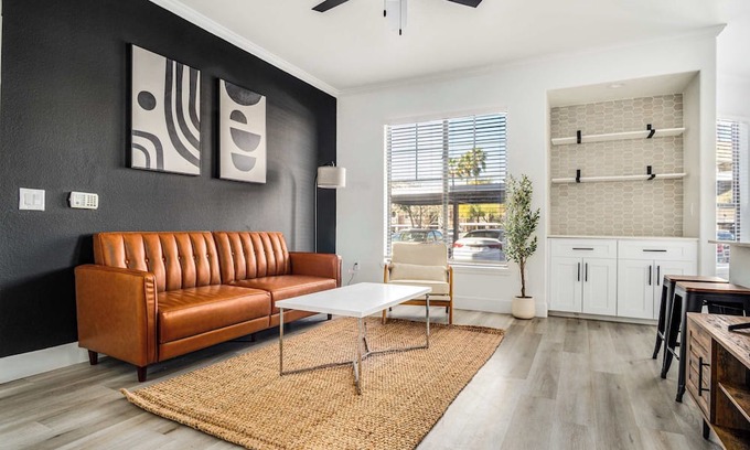 Glendale Sports and Entertainment District Appartement | 2BR by Stadium Pool, Parking, Gym 06