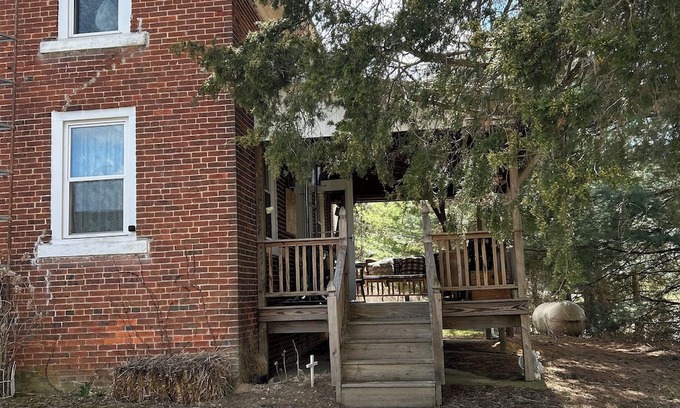Galion Lit Et Petit-Déjeuner | 4-bedroom bed & breakfast in charming hideaway 1800's home!