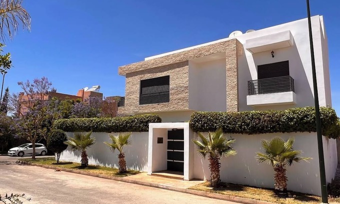 Toulal Villa | Modern Villa Close to Lhdim Square