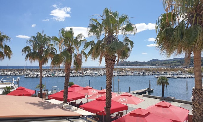 Plage d'Argeles Appartement | Residence with cosy apartment on the port, breathtaking sea and mountain views