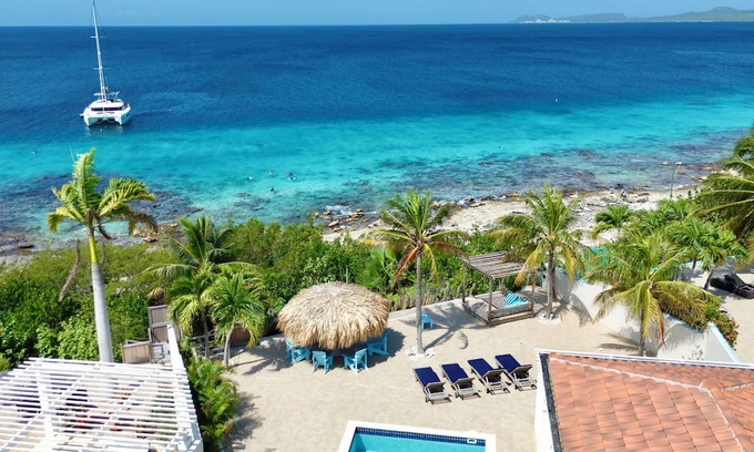 Sabadeco Maison | Crown Ridge 12 – Oceanfront home with private pool & infant of a dive site