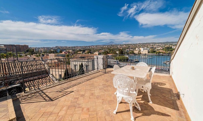 Ognina Appartement | Loft Duplex Skyview by Wonderful Italy