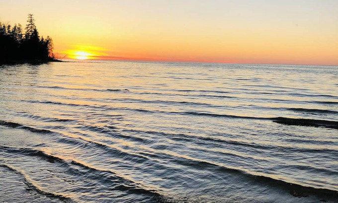 Carp Lake Maison | Private and secluded lakefront 15 minutes from Mackinaw City - Carp Lake