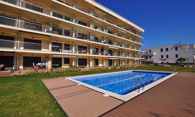 Santa Margarida Appartement | Beachfront apartment in Roses with views