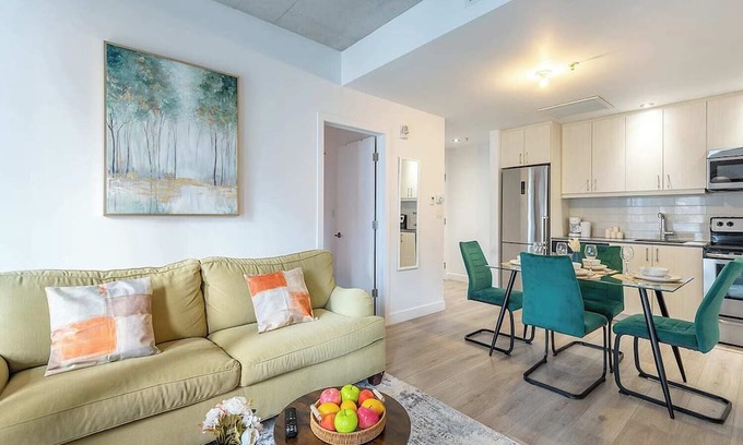 Old Montreal Appartement | Sleeps 6 - Old Port - Indoor Parking