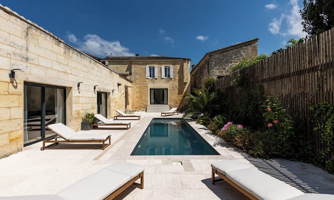 Gauriac Maison | La Girondine - Pool, billiards, vineyards and estuary