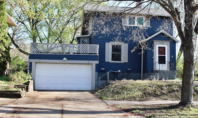 Tangletown Maison | 3-bedroom house in desirable Tangletown of MacGroveland St. Paul