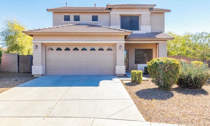Royal Ranch Maison | Spacious 4 Bedroom Home with Pool / Game room