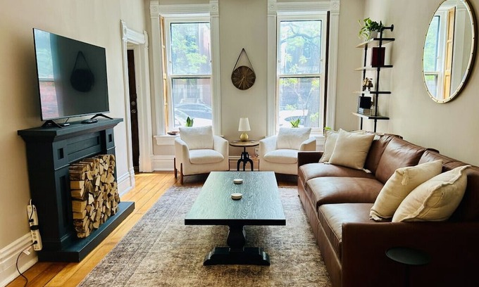 Lakeview Appartement | Mid-Century Modern 2 BD APT | Walk to Wrigley