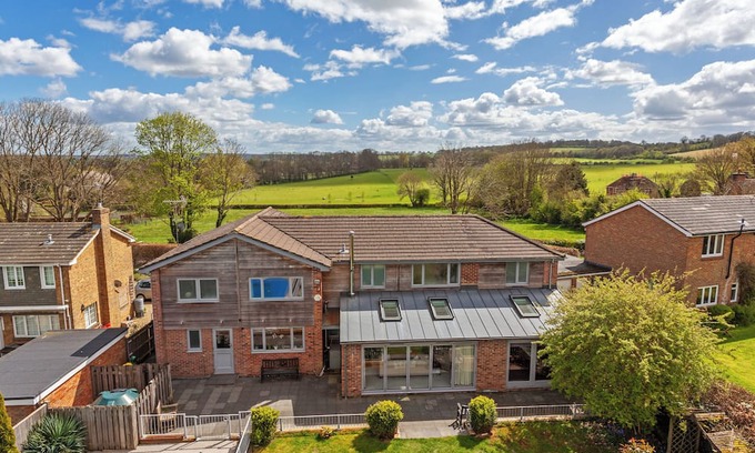 Broughton Maison | Perfect family getaway in the stunning Test Valley with a swimming pool!