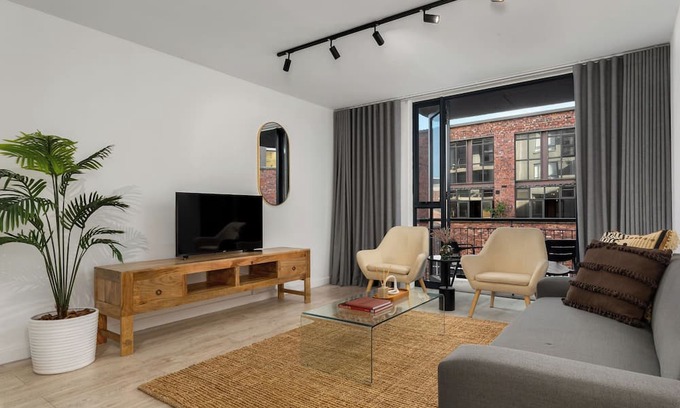 Flora Park Appartement | Modern Greenpoint Getaway