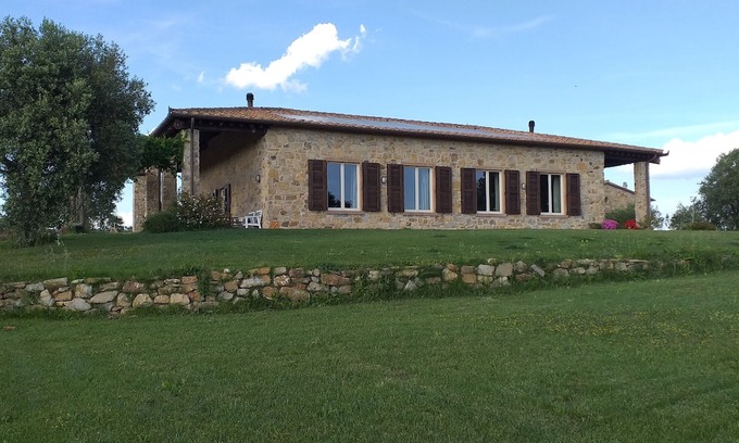 Magliano in Toscana Appartement | Farmhouse in the countryside with magnificent sea view, ideal for families with 4 paws