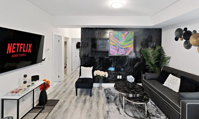 Niagara Falls Appartement | Stylish 2BR Suite Located 7 Mins From the Falls and Sleeps 6 guests