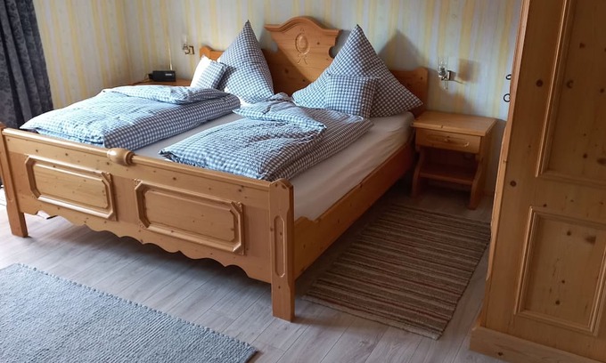 Altusried Lit Et Petit-Déjeuner | DOPPELZIMMER in FRAUENZELL Cyclists and bikers welcome